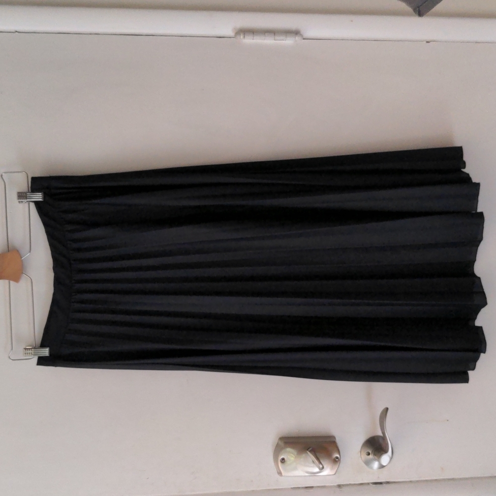 ASOS (US 10) Black Pleated Midi Skirt